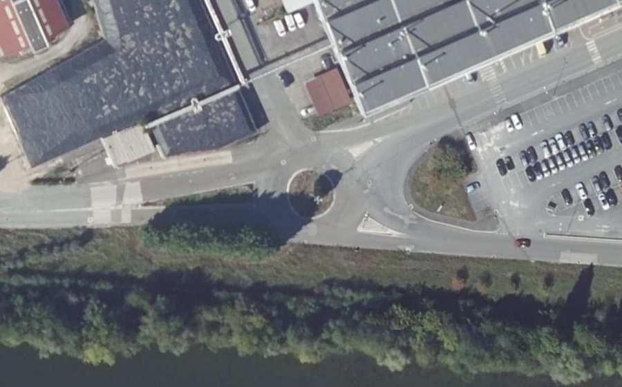 Vue aérienne du Rond-point anonyme n°147715491