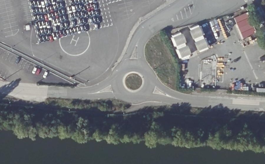 Vue aérienne du Rond-point anonyme n°147715616