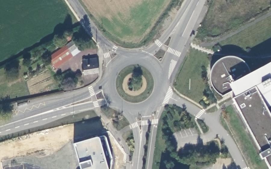 Vue aérienne du Rond-point anonyme n°1477806415
