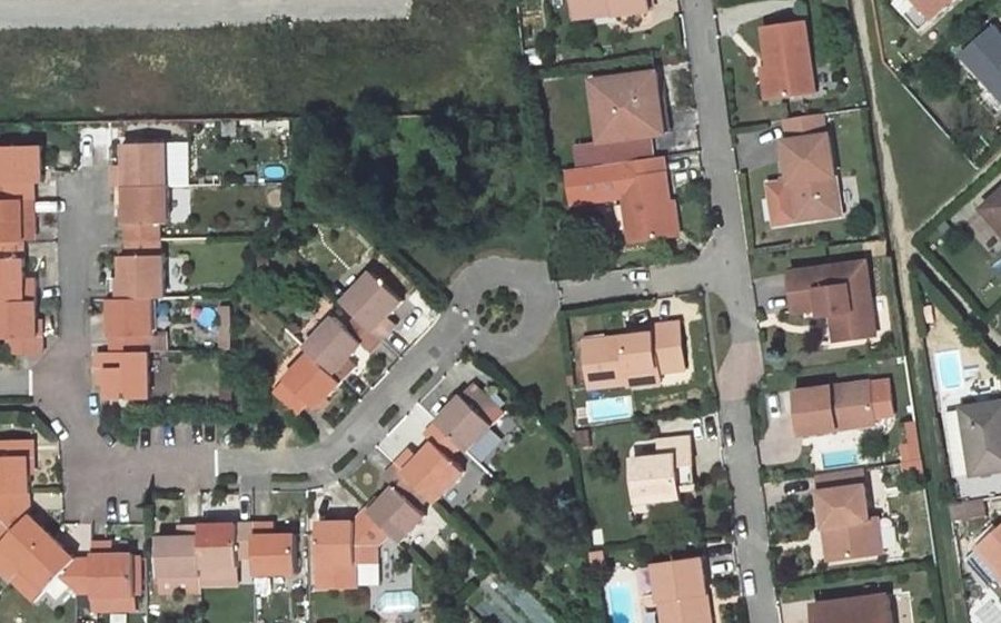 Vue aérienne du Rond-point anonyme n°147837301