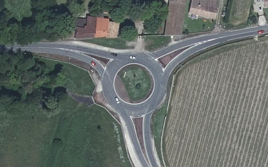 Vue aérienne du Rond-point anonyme n°147850189