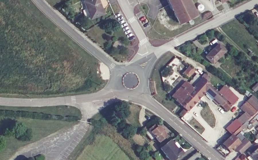 Vue aérienne du Rond-point anonyme n°1478505927