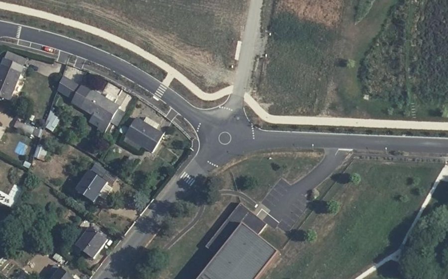 Vue aérienne du Rond-point anonyme n°1479060382