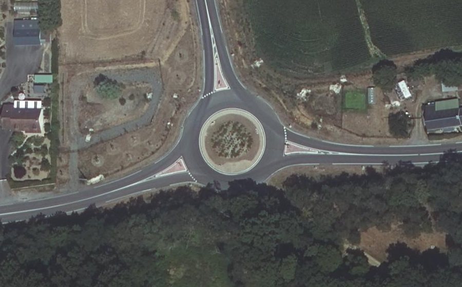 Vue aérienne du Rond-point anonyme n°1479245681