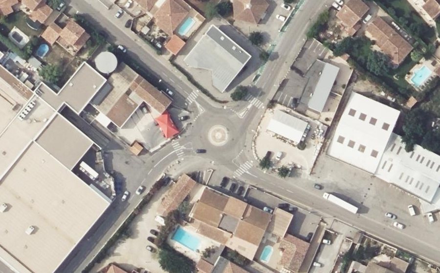 Vue aérienne du Rond-point anonyme n°147958040