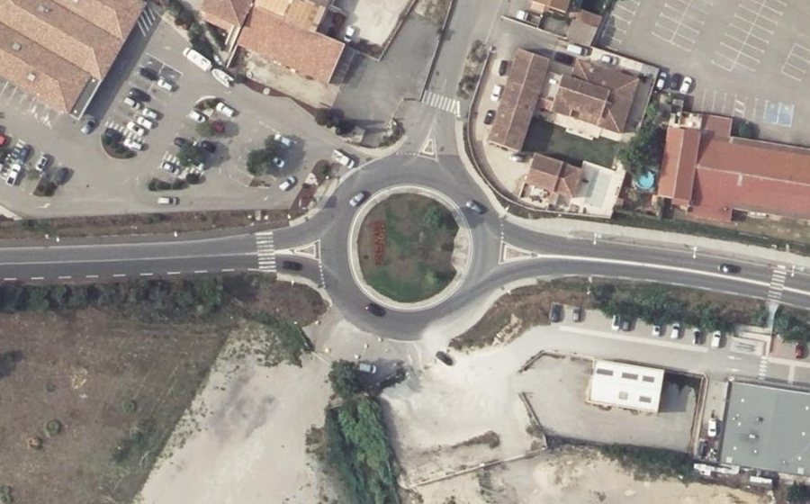 Vue aérienne du Rond-point anonyme n°147958049