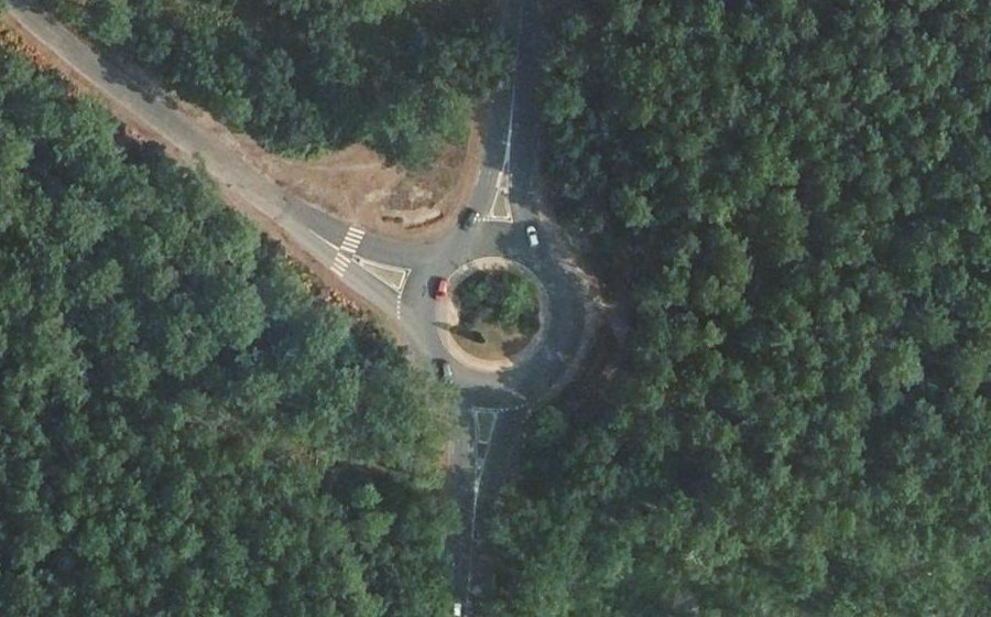 Vue aérienne du Rond-point anonyme n°147968851