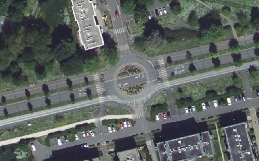 Vue aérienne du Rond-point anonyme n°147970536