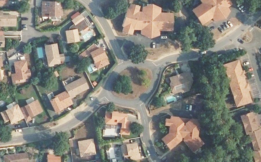 Vue aérienne du Rond-point anonyme n°147974844