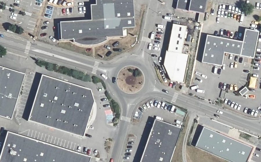 Vue aérienne du Rond-point anonyme n°147988847
