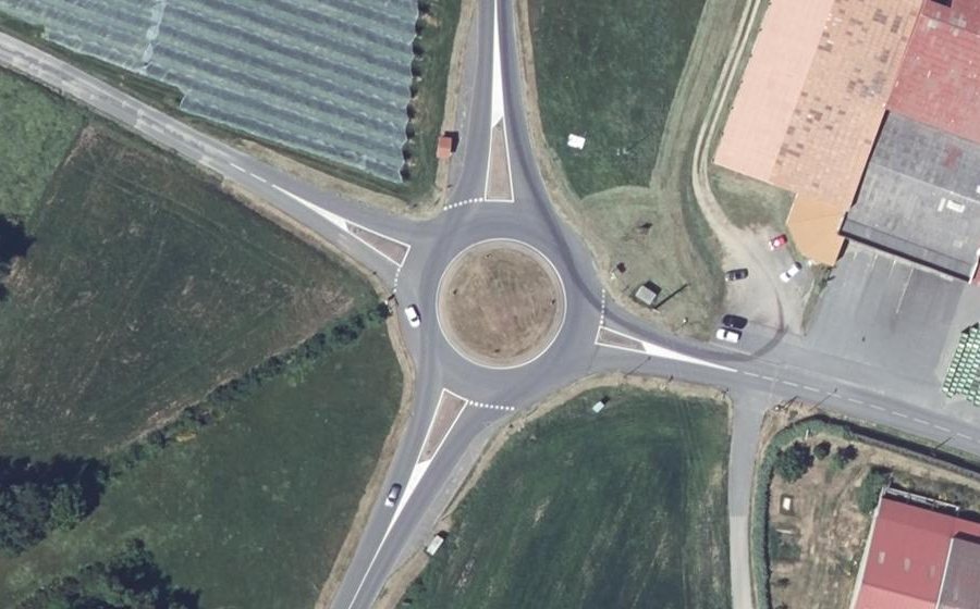 Vue aérienne du Rond-point anonyme n°148023109