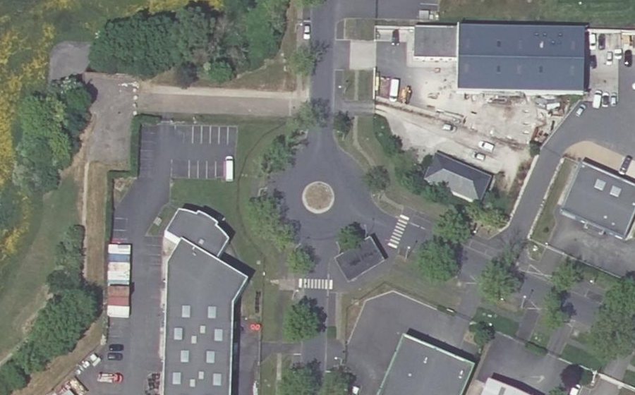Vue aérienne du Rond-point anonyme n°148029544