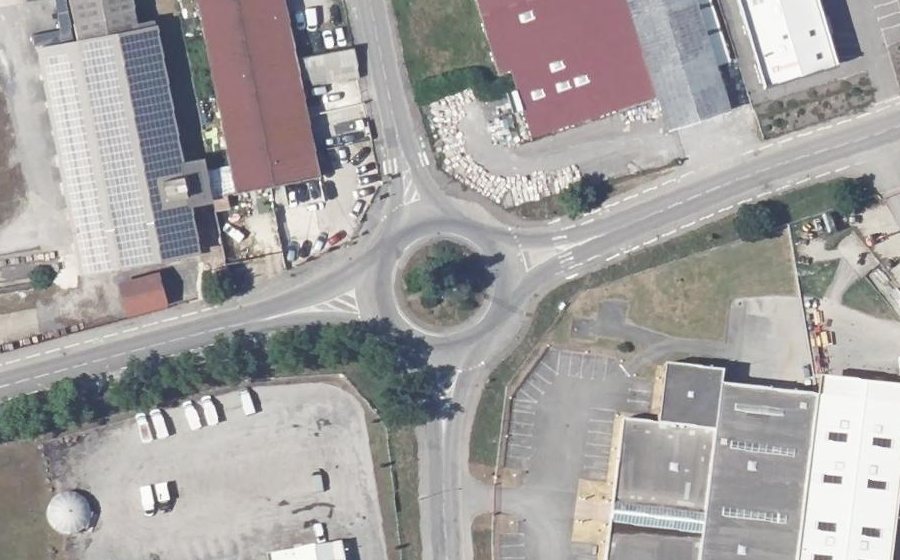 Vue aérienne du Rond-point anonyme n°148035988