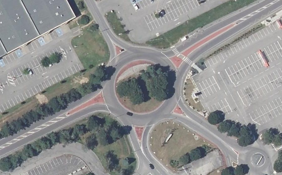 Vue aérienne du Rond-point anonyme n°148035993