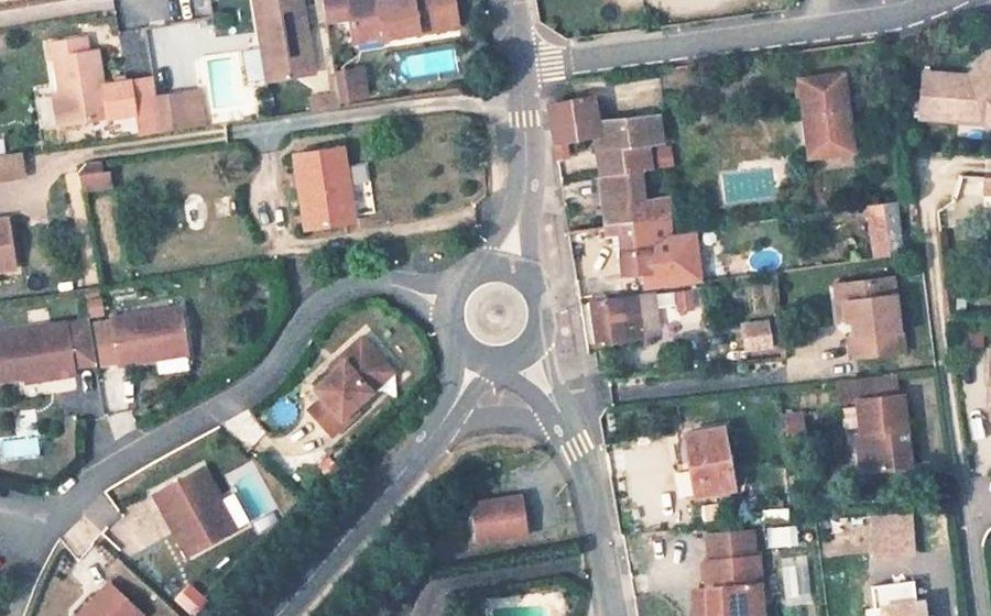 Vue aérienne du Rond-point anonyme n°148036166