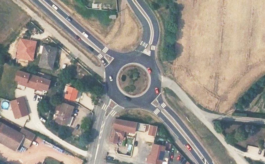 Vue aérienne du Rond-point anonyme n°148068660