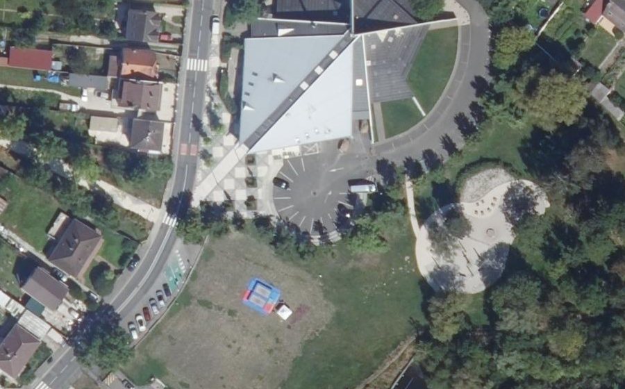 Vue aérienne du Rond-point anonyme n°1480692115