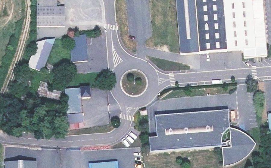 Vue aérienne du Rond-point anonyme n°148086591
