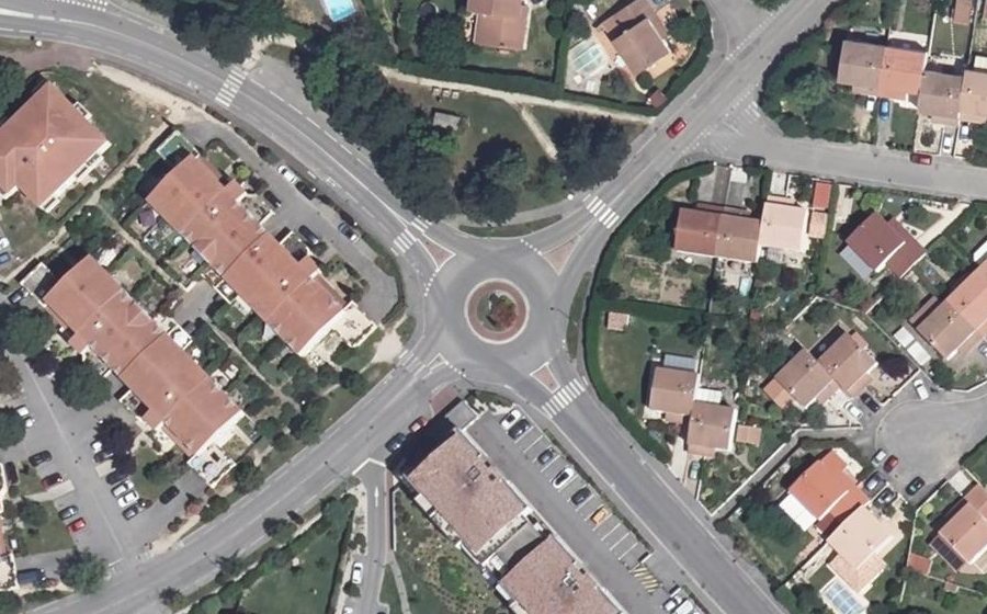 Vue aérienne du Rond-point anonyme n°148088647