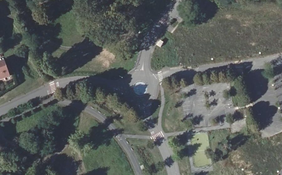 Vue aérienne du Rond-point anonyme n°148093657