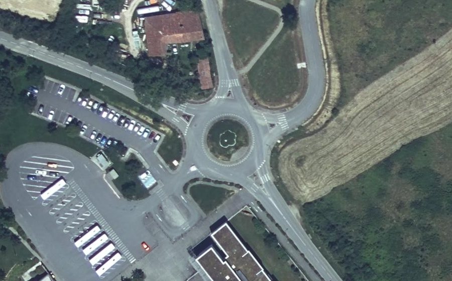 Vue aérienne du Rond-point anonyme n°148116048