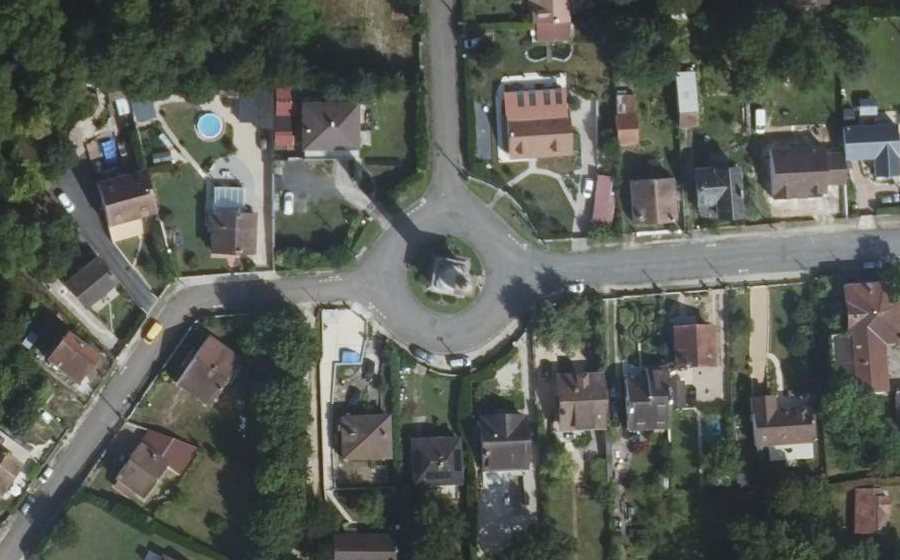 Vue aérienne du Rond-point anonyme n°148119820