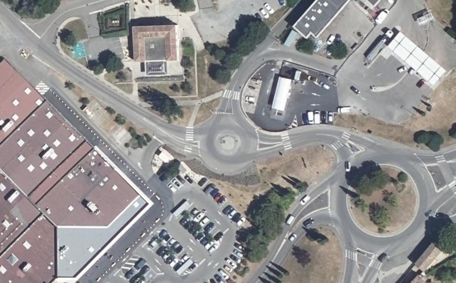 Vue aérienne du Rond-point anonyme n°148119946
