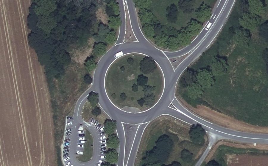 Vue aérienne du Rond-point anonyme n°148127823