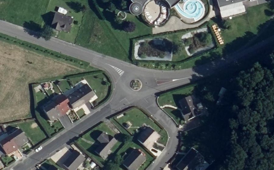 Vue aérienne du Rond-point anonyme n°148155163