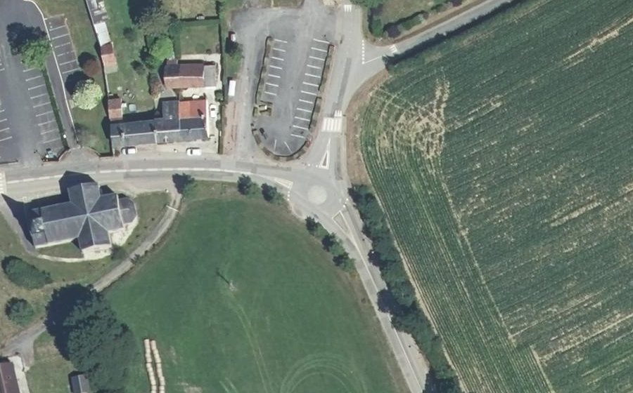 Vue aérienne du Rond-point anonyme n°1481650525