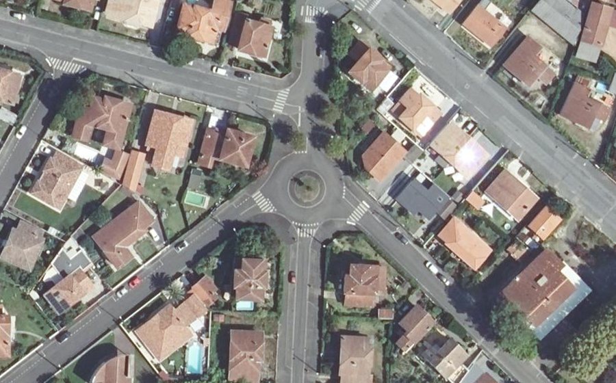 Vue aérienne du Rond-point anonyme n°148169364