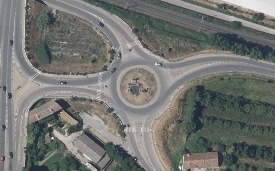 Vue aérienne du Rond-point anonyme n°148184810