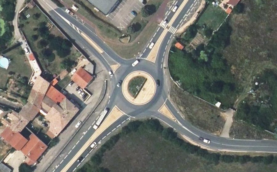 Vue aérienne du Rond-point anonyme n°148209971