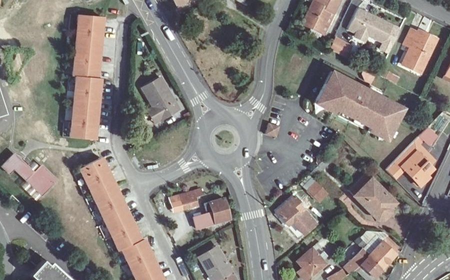 Vue aérienne du Rond-point anonyme n°148223879