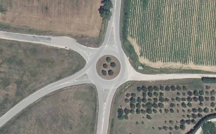 Vue aérienne du Rond-point anonyme n°148244723