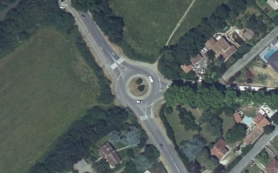 Vue aérienne du Rond-point anonyme n°148249808