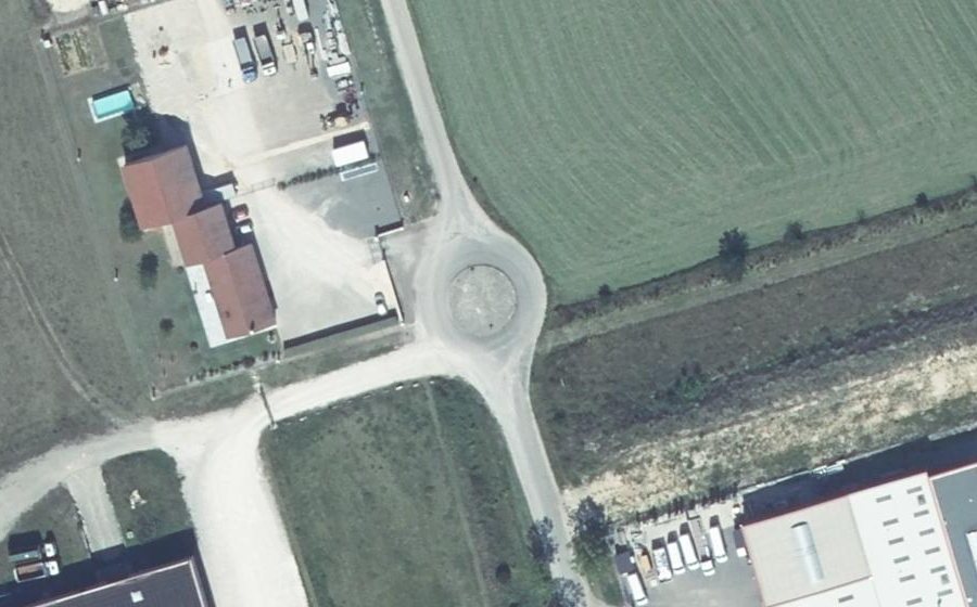 Vue aérienne du Rond-point anonyme n°148250922