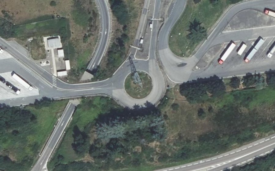 Vue aérienne du Rond-point anonyme n°148294321