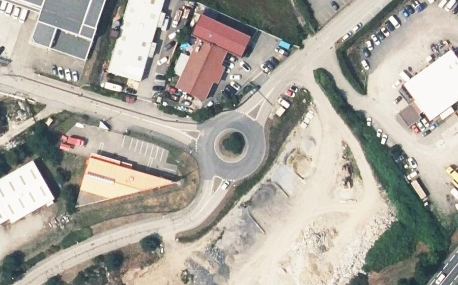 Vue aérienne du Rond-point anonyme n°148315712