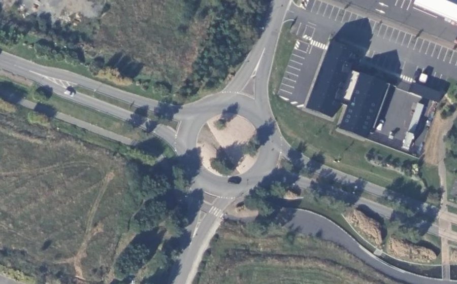 Vue aérienne du Rond-point anonyme n°148316319