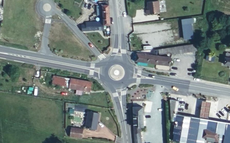 Vue aérienne du Rond-point anonyme n°148333827