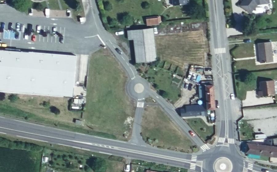 Vue aérienne du Rond-point anonyme n°148338929