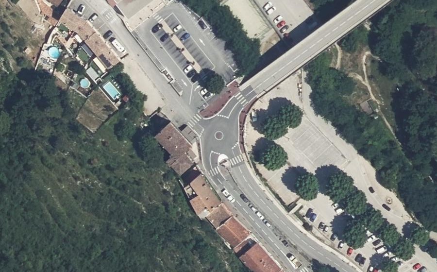 Vue aérienne du Rond-point anonyme n°1483453301