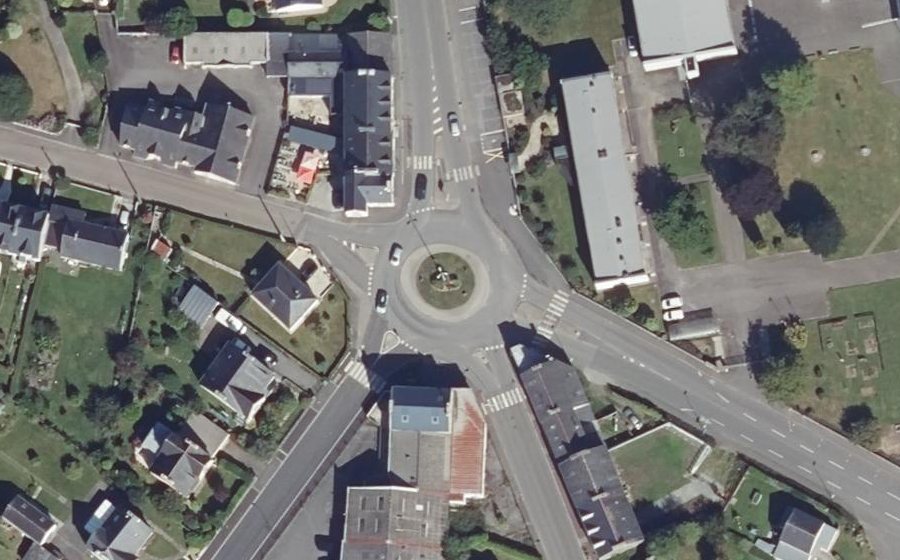 Vue aérienne du Rond-point anonyme n°148350546