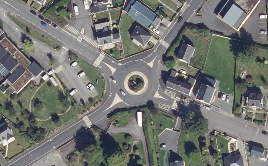 Vue aérienne du Rond-point anonyme n°148350548