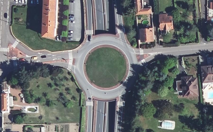 Vue aérienne du Rond-point anonyme n°148393836
