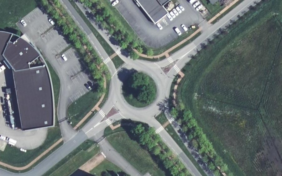 Vue aérienne du Rond-point anonyme n°148393900
