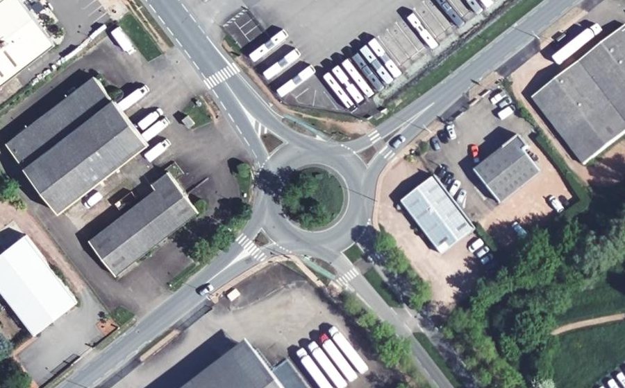 Vue aérienne du Rond-point anonyme n°148393901