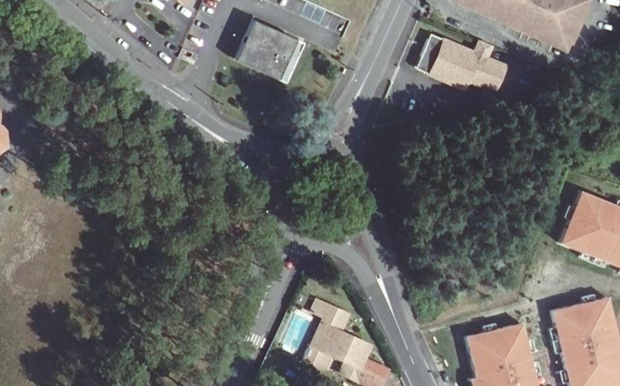Vue aérienne du Rond-point anonyme n°148413826