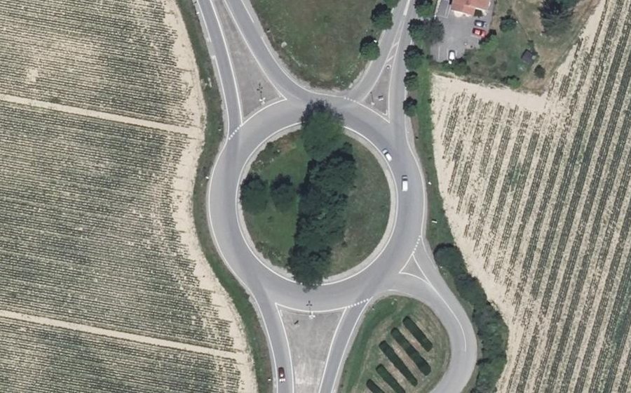 Vue aérienne du Rond-point anonyme n°148439777